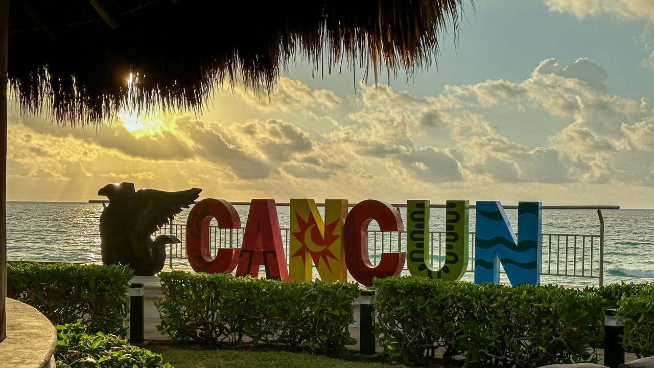 JW Cancun Sign